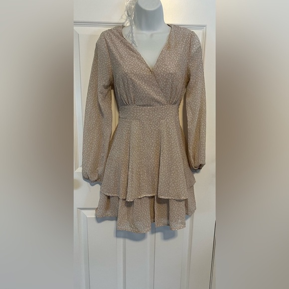 Japna Women's Tan Animal Print Long Sleeve Tiered Faux Wrap Mini Dress – Size S - Picture 2 of 7